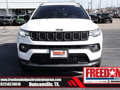 New 2026 Jeep Compass Latitude image 8