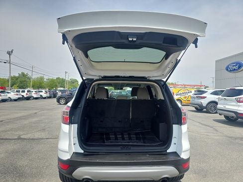 Used 2017 Ford Escape SE AWD/4WD image 9