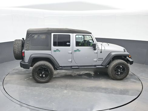 Used 2018 Jeep Wrangler Unlimited Sport S AWD/4WD image 22