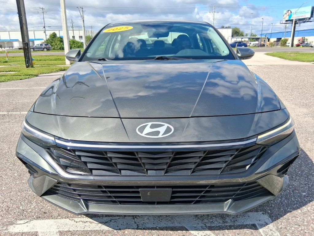 Used 2025 Hyundai Elantra SEL FWD image 8