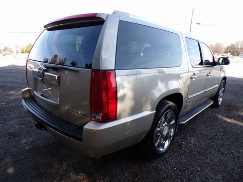 Used 2013 Cadillac Escalade ESV Luxury image 4