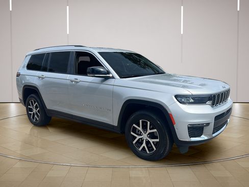 Used 2023 Jeep Grand Cherokee L Limited w/ Luxury Tech Group II AWD/4WD image 9