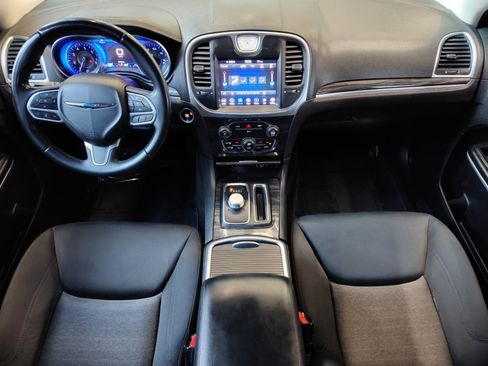 Used 2018 Chrysler 300 Touring w/ Driver Convenience Group RWD image 5
