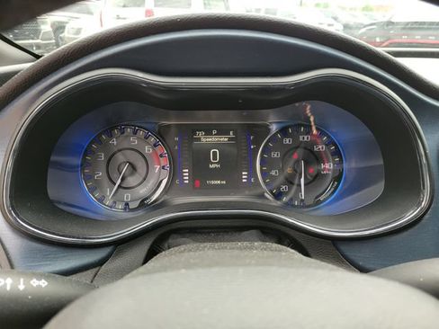 Used 2015 Chrysler 200 S FWD image 9
