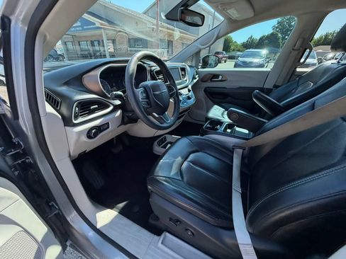 Used 2020 Chrysler Voyager Lxi FWD image 19