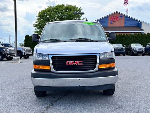 Used 2024 GMC Savana 2500 w/ Driver Convenience Package RWD image 4
