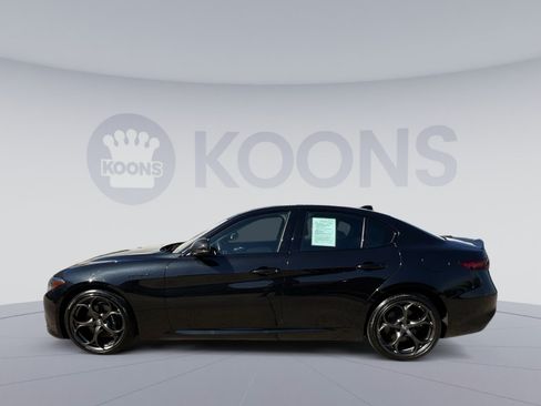 Used 2023 Alfa Romeo Giulia Estrema AWD/4WD image 7