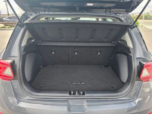 Used 2024 Hyundai Venue Limited image 11