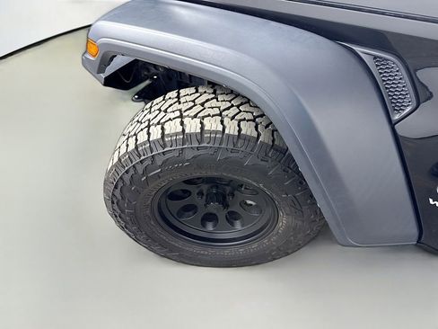 Used 2018 Jeep Wrangler Sport image 40