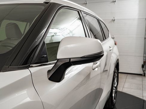 Used 2021 Toyota Highlander Limited image 16