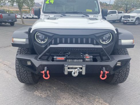 Used 2024 Jeep Gladiator Rubicon w/ Safety Group AWD/4WD image 6