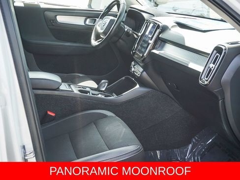Used 2020 Volvo XC40 T5 Momentum AWD/4WD image 12