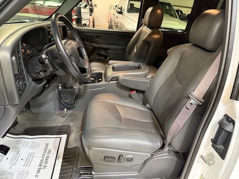 Used 2005 Chevrolet Silverado 2500 LT w/ Heavy-Duty Power Package AWD/4WD image 24