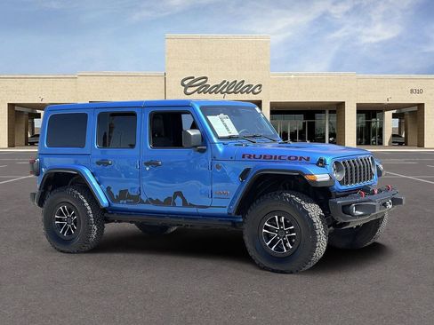 Used 2025 Jeep Wrangler Unlimited Rubicon AWD/4WD image 3