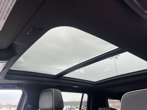 Used 2023 GMC Yukon XL SLT image 31