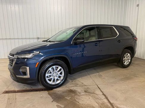 Used 2022 Chevrolet Traverse LS FWD image 2