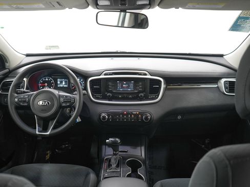 Used 2017 Kia Sorento FWD image 13