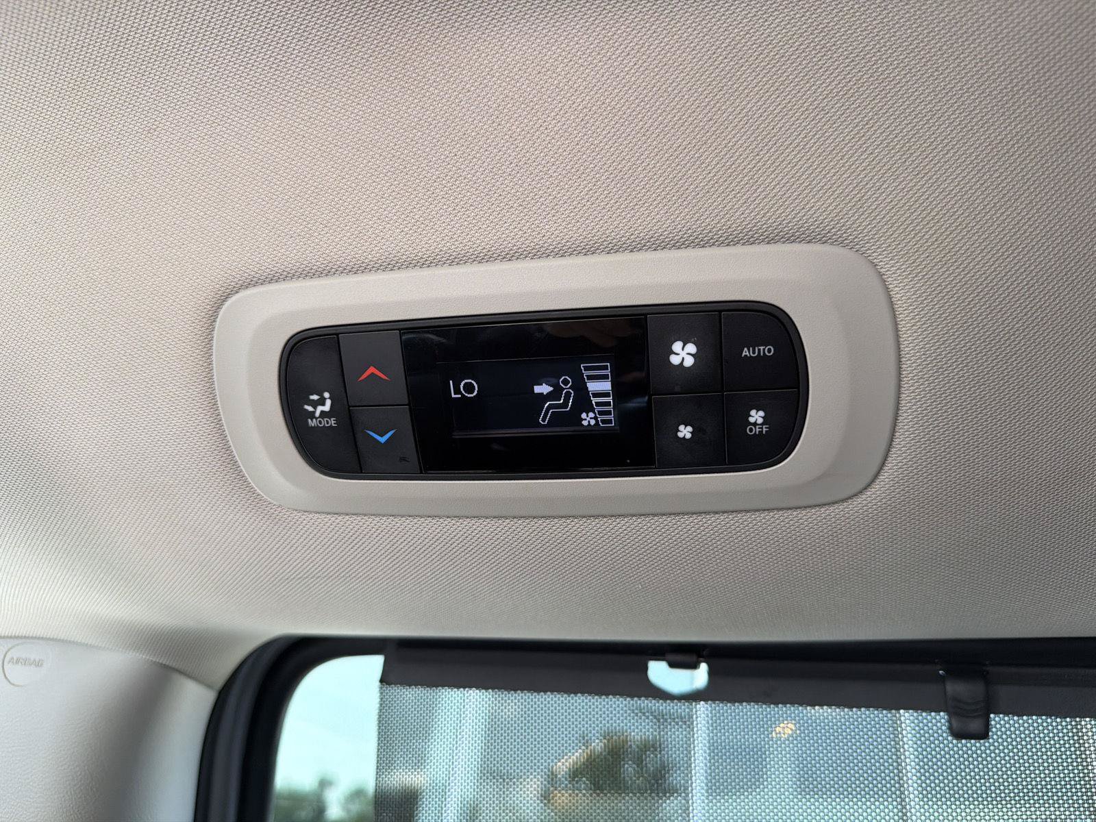 Used 2023 Chrysler Pacifica Touring-L FWD image 40