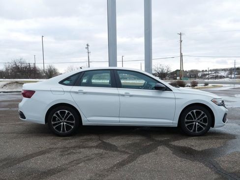 Certified 2022 Volkswagen Jetta Sport image 8