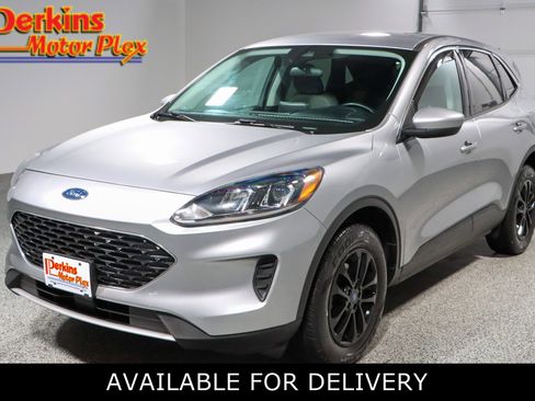 Used 2021 Ford Escape SE w/ Cold Weather Package image 1