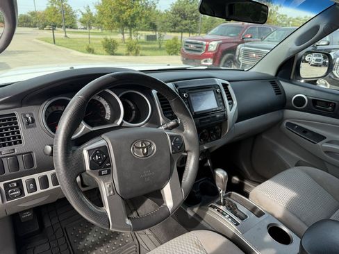 Used 2015 Toyota Tacoma PreRunner w/ SR5 Package RWD image 10