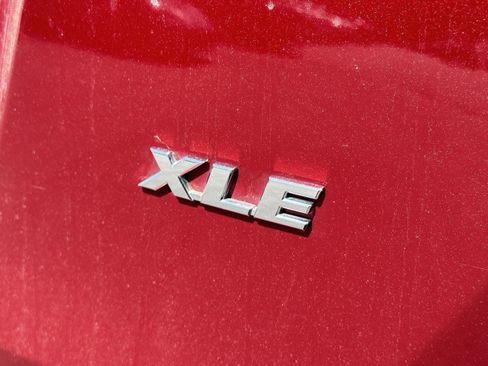 Used 2018 Toyota RAV4 XLE FWD image 10