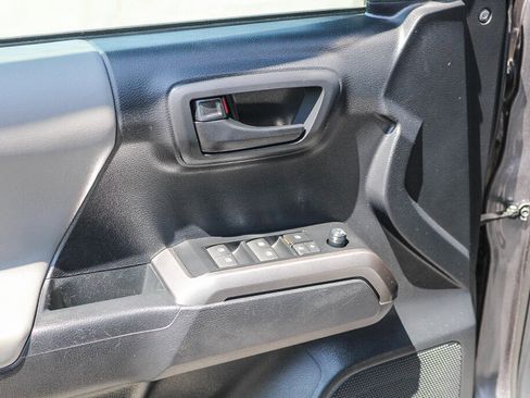 Used 2019 Toyota Tacoma SR5 RWD image 11
