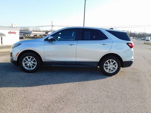 Used 2022 Chevrolet Equinox LT w/ Driver Convenience Package image 6