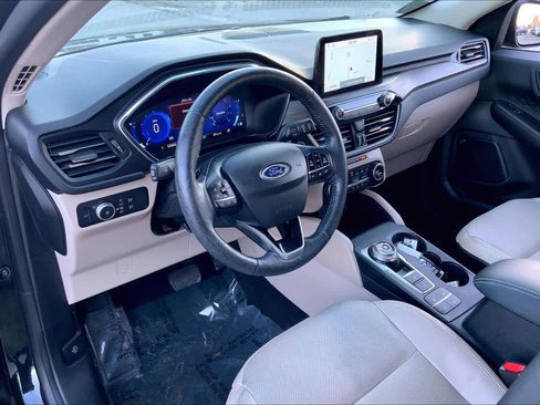 Used 2020 Ford Escape Titanium image 15