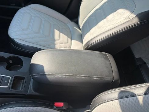 Used 2023 Ford Escape Platinum w/ Premium Technology Package AWD/4WD image 29