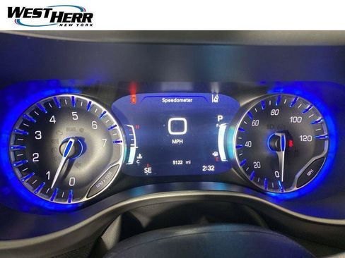 Used 2026 Chrysler Pacifica Select AWD/4WD image 3