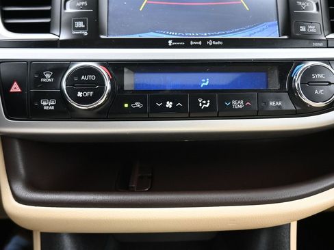 Used 2016 Toyota Highlander Limited image 22