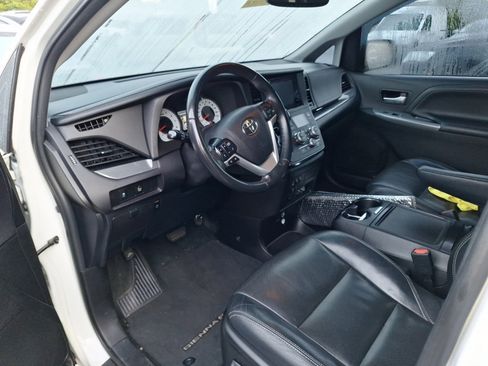 Used 2017 Toyota Sienna SE Premium image 7
