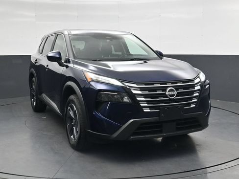 Used 2025 Nissan Rogue SV FWD image 2