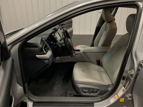 Used 2019 Toyota Camry SE w/ Carpet Mat Package image 36