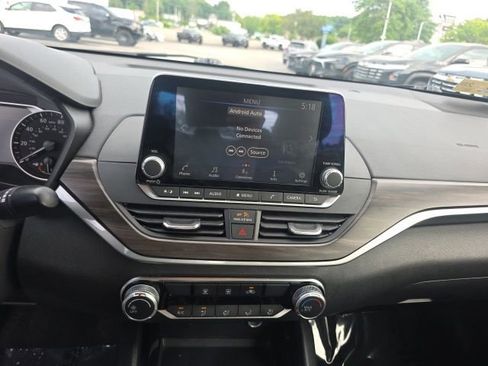 Used 2024 Nissan Altima 2.5 SV FWD image 21