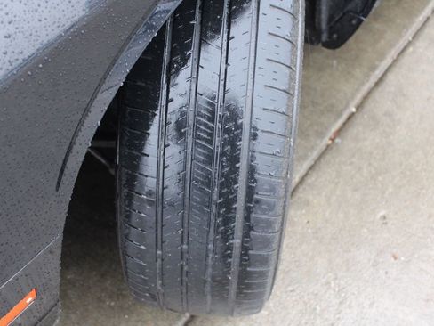 Used 2018 Dodge Challenger SXT image 12