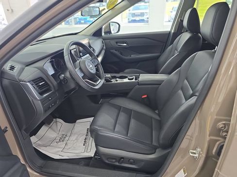 Used 2024 Nissan Rogue SV w/ SV Premium Package AWD/4WD image 14