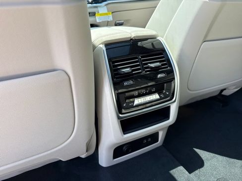 Used 2027 BMW X7 xDrive40i w/ M Sport Package AWD/4WD image 22