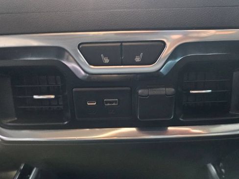 Used 2021 GMC Sierra 1500 AT4 w/ AT4 Premium Package AWD/4WD image 31