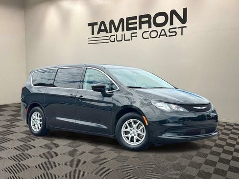 Used 2023 Chrysler Voyager LX FWD image 1