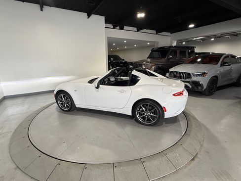 Used 2017 MAZDA MX-5 Miata RF Grand Touring RWD image 9
