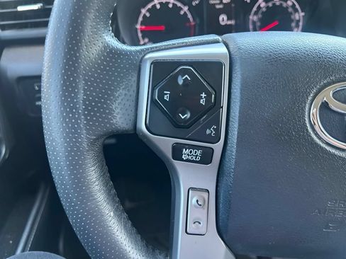 Used 2020 Toyota 4Runner SR5 AWD/4WD image 23