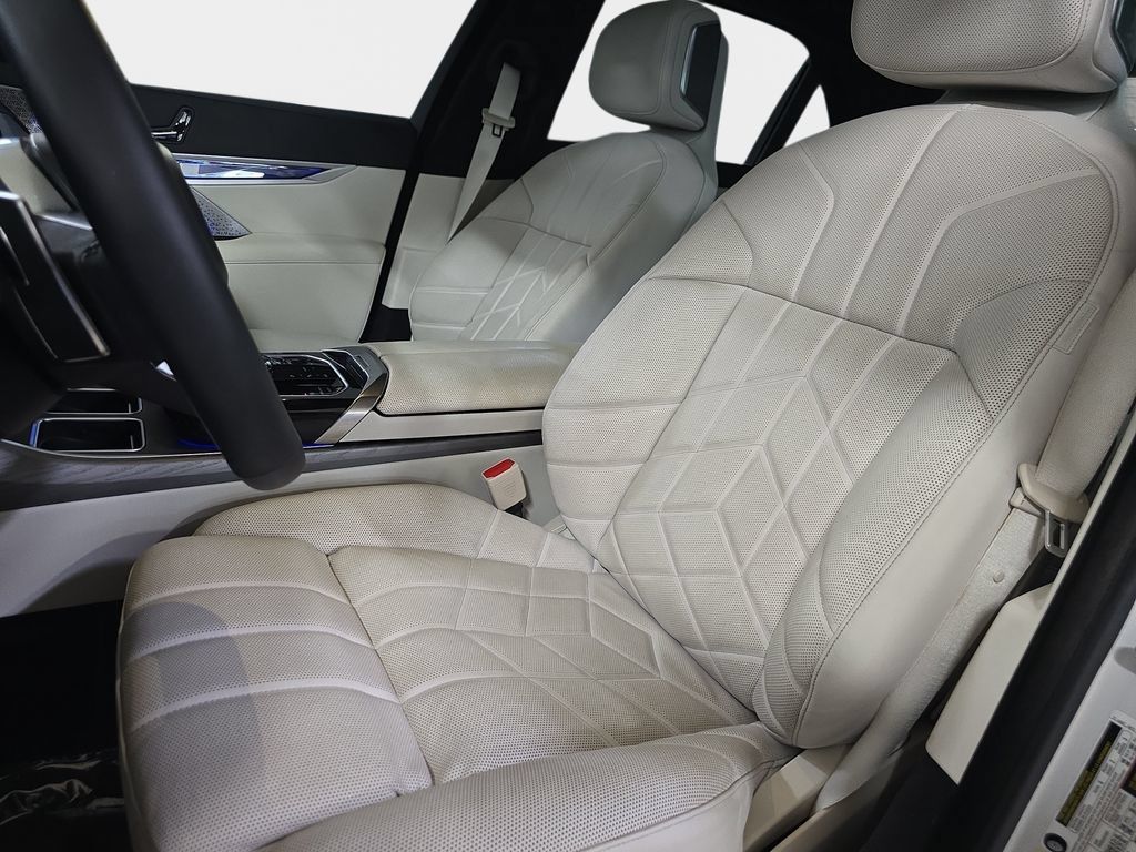 Used 2023 BMW 740i RWD image 17