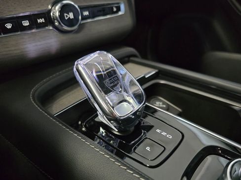 Used 2023 Volvo XC90 T8 Ultimate w/ Lounge Package image 32