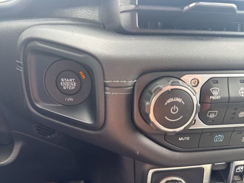 Used 2025 Jeep Wrangler Unlimited Sahara w/ Safety Group AWD/4WD image 28