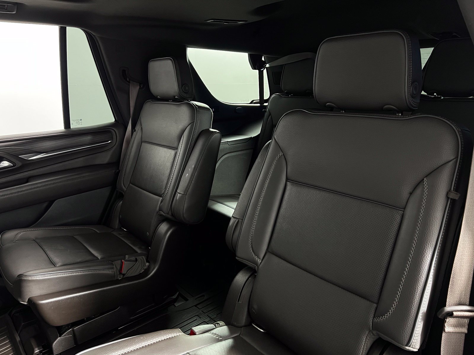 Used 2021 GMC Yukon Denali w/ Denali Premium Package AWD/4WD image 27