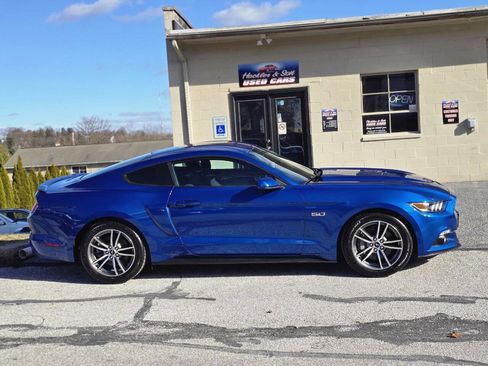 Used 2017 Ford Mustang GT image 3