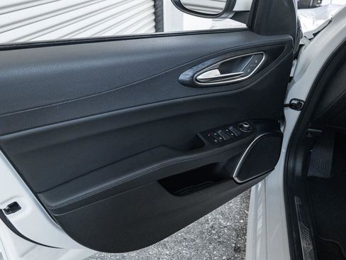 Used 2023 Alfa Romeo Giulia Sprint image 21