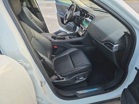 Used 2019 Jaguar F-PACE Premium image 6
